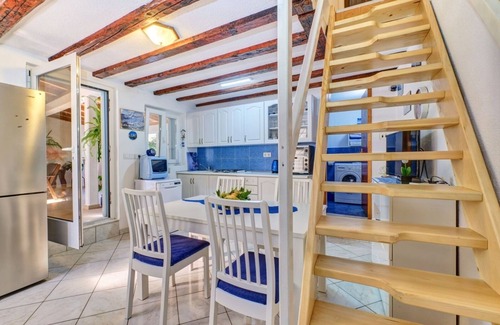 Nerezine Apartamento | Apartamento en Nerezine con Terraza, Acondicionador, WIFI, Lavadora (4827-3)