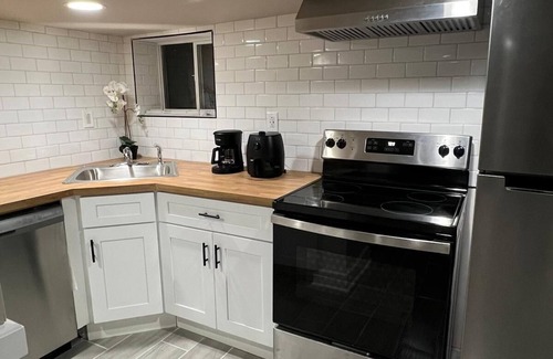 Ironbound District Apartamento | Apartment in Newark Cozy & Stylish Studio for 4.
