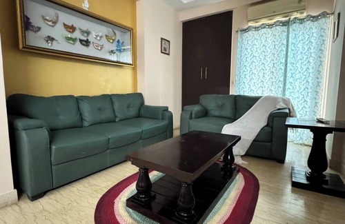 Noida Apartamento | Apartment in Noida Best Location 2BHK
