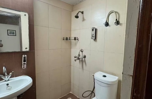 Noida Apartamento | Apartment in Noida Best Location 2BHK