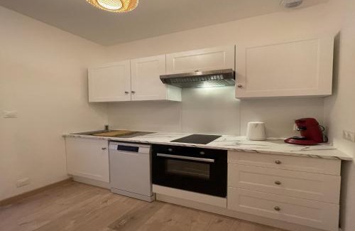 Noyen-sur-Sarthe Apartamento | Apartment in Noyen near Le Mans Circuit