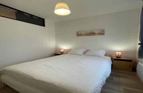 Noyen-sur-Sarthe Apartamento | Apartment in Noyen near Le Mans Circuit