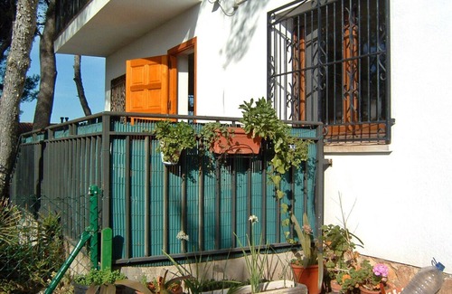 Tamarit Apartamento | Cerca de la playa, familiar, jardín privado y piscina, perros bienvenidos