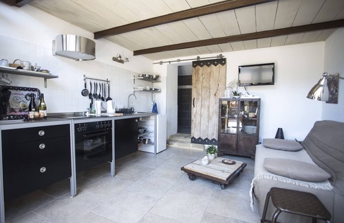 Grans Otro | Apartamento en casa de campo provenzal con piscina