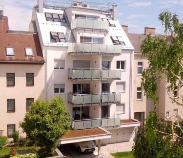 Donaustadt Apartamento | Apartment in quiet Area with Balcony and Parking, Walking distance to U1 Metro