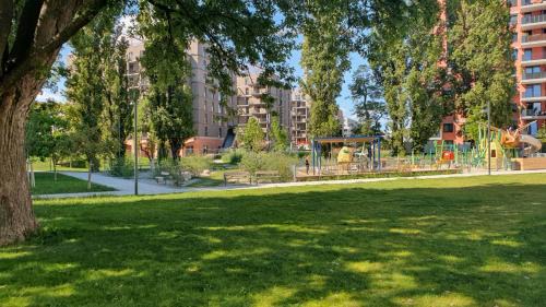 Donaustadt Apartamento | Apartment in quiet Area with Balcony and Parking, Walking distance to U1 Metro