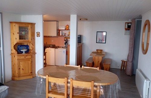 Murat-le-Quaire Apartamento | Apartment in residence facing Puy de Sancy