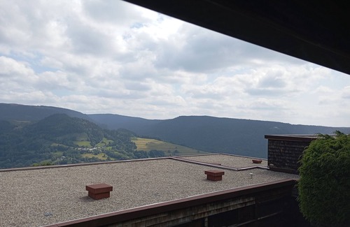 Murat-le-Quaire Apartamento | Apartment in residence facing Puy de Sancy