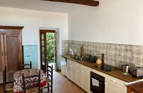 Mouzens Apartamento | Apartment in renovated Chateau with private terrace.