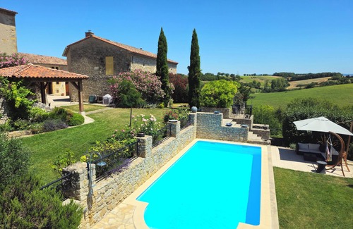 Mouzens Apartamento | Apartment in renovated Chateau with private terrace.