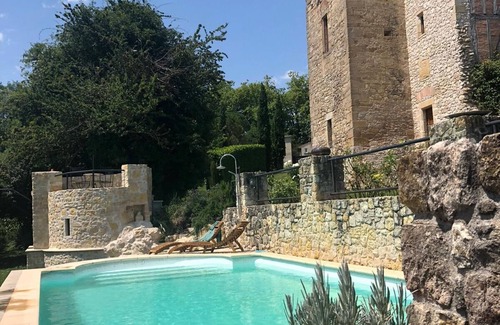 Mouzens Apartamento | Apartment in renovated Chateau with private terrace.