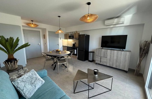 Beziers Apartamento | Apartment in residence with swimming pool 400 m from the beach.