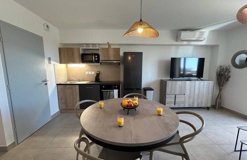 Beziers Apartamento | Apartment in residence with swimming pool 400 m from the beach.