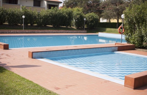 Montioni Apartamento | Apartamento en residencia con jardín privado y piscina para adultos y niños y tenis.