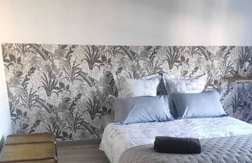Blois Apartamento | Apartment in residence with free private parking in the city center of Blois.