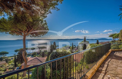 Sainte-Maxime Apartamento | Apartment in Sainte-Maxime with panoramic sea view, swimming pool and private beach access