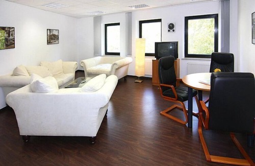 Raben Steinfeld Apartamento | Apartment in Schwerin with a bike store