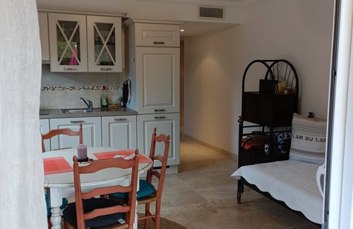 Sainte-Maxime Apartamento | Apartment in secure estate with swimming pool