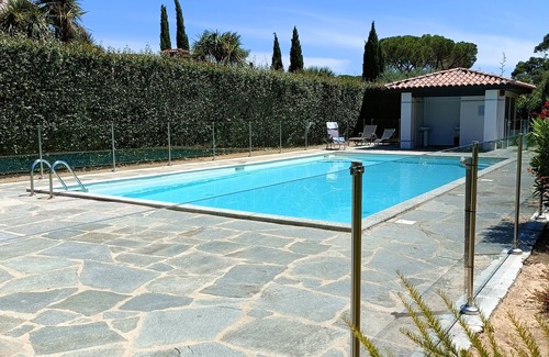 Sainte-Maxime Apartamento | Apartment in secure estate with swimming pool
