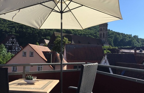 Bad Urach Apartamento | Apartamento en el corazón del casco histórico, terraza en la azotea al patio, excelente vista