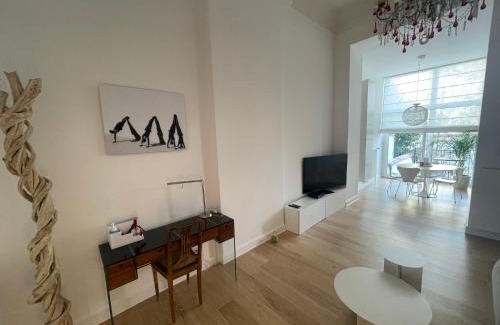 Chatelain Apartamento | Apartment in trendy Chatelain center Brussels area Little Garden Internet wifi