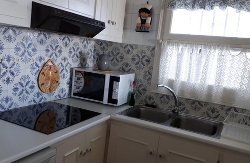 Almadraba-Canyelles Apartamento | Apartamento en villa, 180 ° vista panorámica al mar con terraza y piscina.