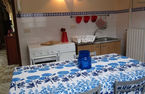 Ognina Apartamento | Apartamento en Villa Liberty con jardín con vistas al Etna y cerca del mar.