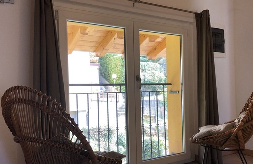 Albate Apartamento | Apartamento en villa para 4 personas, aire acondicionado, estacionamiento, lavandería.