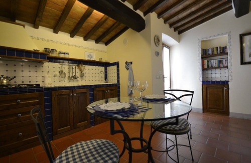 Il Borgo Villa | Apartamento en villa con WIFI, jacuzzi, piscina, A/C, TV, vista panorámica, cerca de Cortona