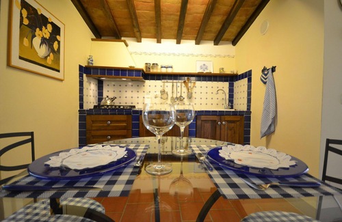 Il Borgo Villa | Apartamento en villa con WIFI, jacuzzi, piscina, A/C, TV, vista panorámica, cerca de Cortona