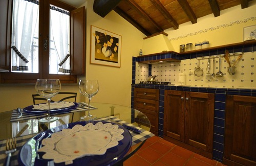Il Borgo Villa | Apartamento en villa con WIFI, jacuzzi, piscina, A/C, TV, vista panorámica, cerca de Cortona