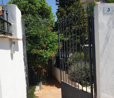 Carosino Apartamento | Apartment in villa with pool