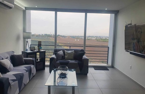 Tlajomulco de Zuniga Apartamento | Apartment in Zona Sur, 5 minutes from Punto Sur and Galerias Sur!