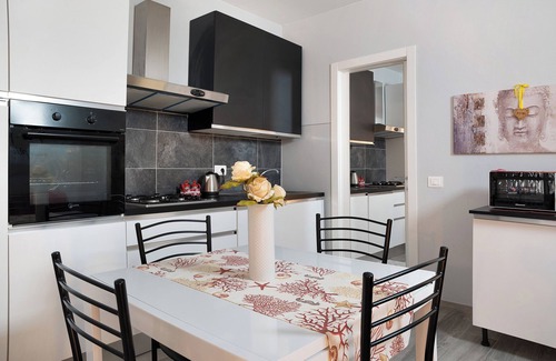 Piazza Apartamento | Apartamento 'Incantevole Loft Red Passion' con balcón, Wi-Fi y aire acondicionado