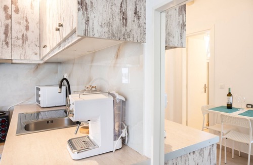 Tourlos Apartamento | Apartamento 'Irene's Studio' con piscina compartida, Wi-Fi y aire acondicionado