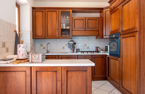 Acquaviva Apartamento | Apartment 'Isidora' with Private Garden, Wi-Fi and Air Conditioning