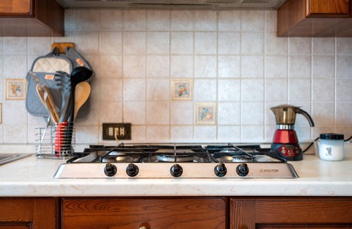 Acquaviva Apartamento | Apartment 'Isidora' with Private Garden, Wi-Fi and Air Conditioning