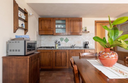 Magliano Casa | Apartamento 'Vernaccia Country House - Agriturismo' con piscina, jardín y Wi-Fi