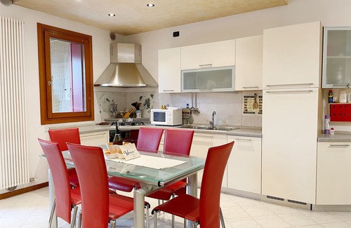 Caerano di San Marco Apartamento | Apartment with garden in quiet and strategic location
