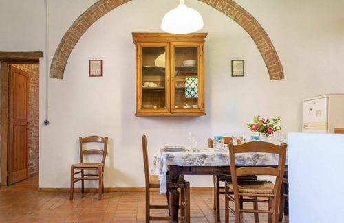 Castiglione del Lago Casa | Hermoso apartamento en villa con piscina privada, bañera de hidromasaje, WIFI, A/C, TV, patio