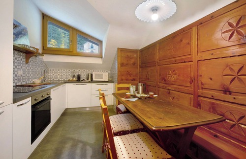 Gressoney-Saint-Jean Apartamento | Apartamento 'Finestra Sul Monte Rosa' con vistas a la montaña, jardín compartido y Wi-Fi
