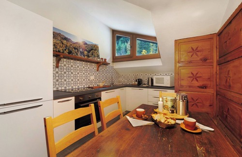 Gressoney-Saint-Jean Apartamento | Apartamento 'Finestra Sul Monte Rosa' con vistas a la montaña, jardín compartido y Wi-Fi
