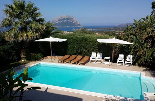 Porto San Paolo Apartamento | Apartamento con piscina privada con vistas a TAVOLARA