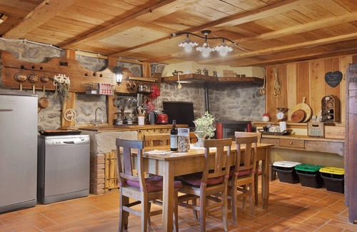 Saint-Rhemy-en-Bosses Apartamento | Apartamento 'La Taverna Dei Due Gufi' con vistas a la montaña, balcón y Wi-Fi