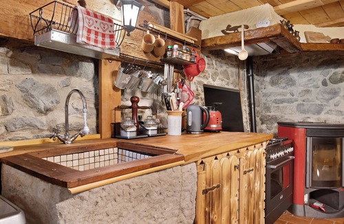 Saint-Rhemy-en-Bosses Apartamento | Apartamento 'La Taverna Dei Due Gufi' con vistas a la montaña, balcón y Wi-Fi