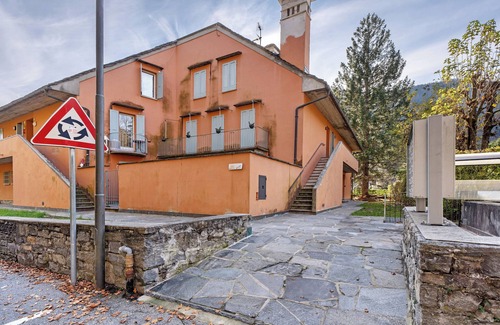 Santa Maria Maggiore Apartamento | Apartment 'Il Casale Rosa Di Santa Maria' with Private Garden and Balcony