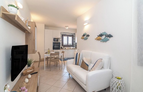 Santa Teresa di Gallura Apartamento | Apartamento 'Elena' con balcón, Wi-Fi y aire acondicionado