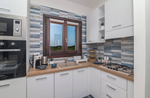 Santa Teresa di Gallura Apartamento | Apartamento 'Elena' con balcón, Wi-Fi y aire acondicionado
