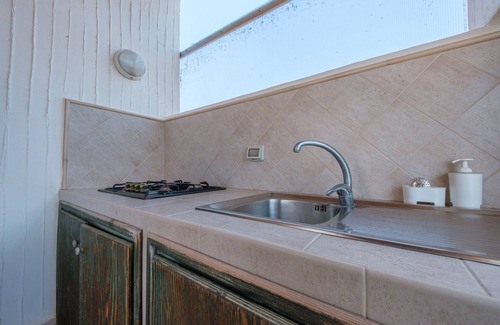 Vulcanello Apartamento | Apartamento 'Jerà Suite Vista Mare 19' con vistas al mar, terraza privada y Wi-Fi
