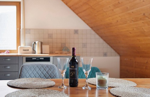 Stockach Apartamento | Apartamento 'Jogis Paradies In Ruhiger Lage' con jardín compartido, balcón y Wi-Fi